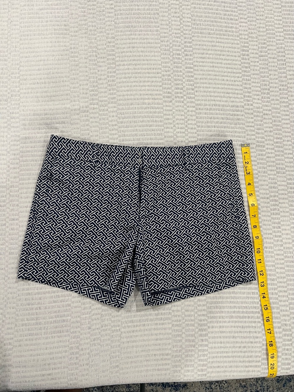 Bundle of (4) Size 6 shorts from (1) LOFT and (3) from Banana Republic - Picture 5 of 11